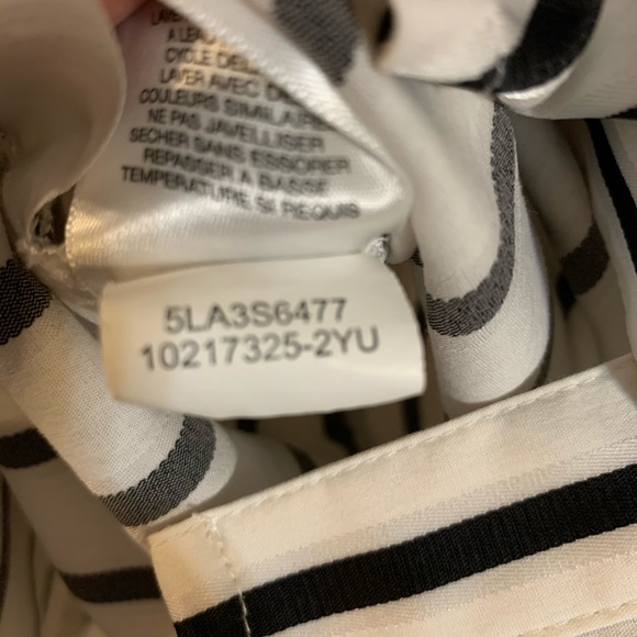 Jones New York Striped v-neck fitted button down blouse - Picture 7 of 8